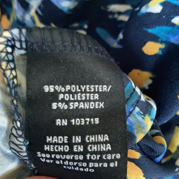 Relist3/24 Zac & Rachel abstract print top with stretch tie detail at hemline 2X - Picture 12 of 17